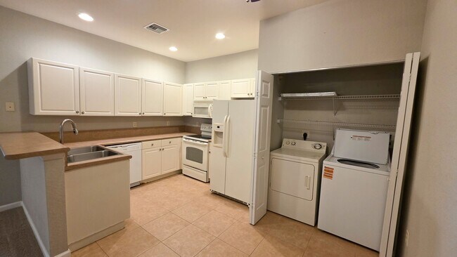 Building Photo - 2565 Langrove Ln SW