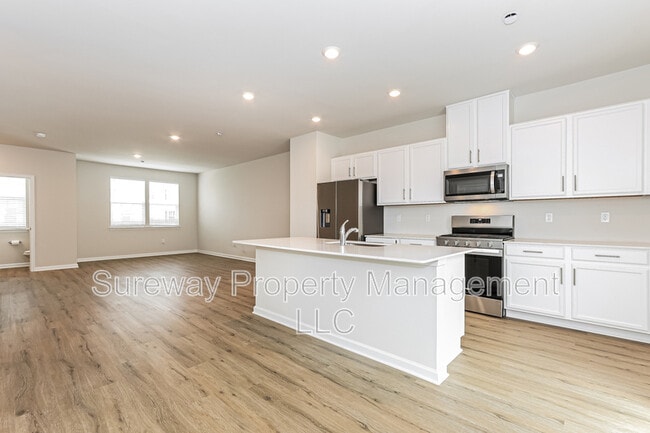 Building Photo - 204 Sandy Rdg Rd