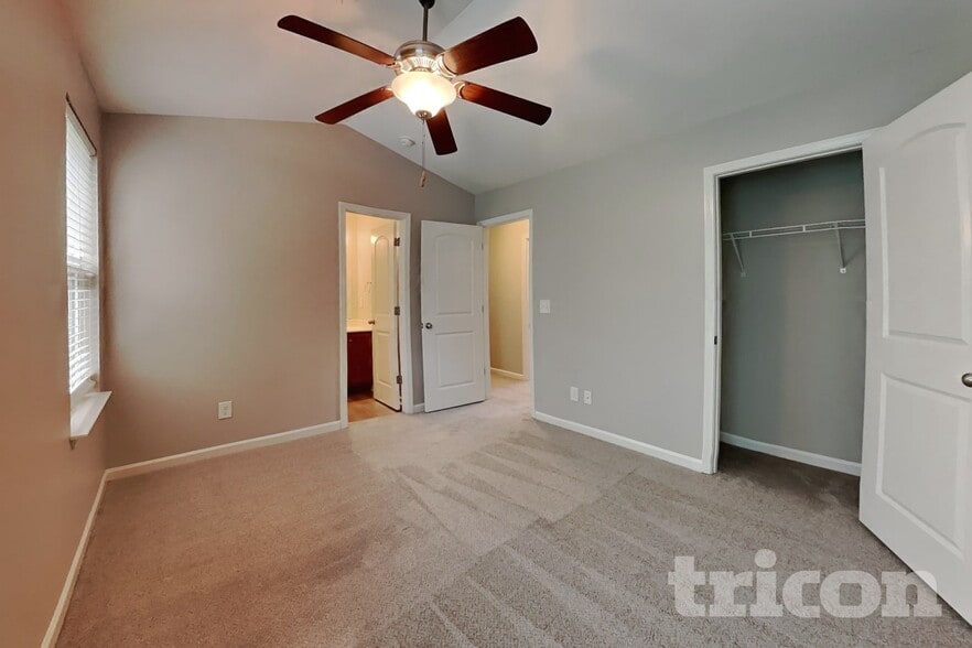 Building Photo - 427 Randolph Dr
