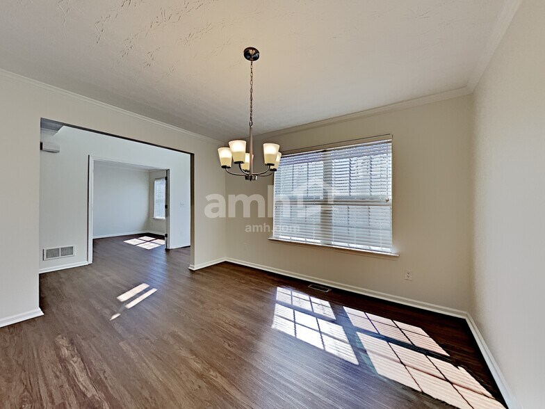 Building Photo - 872 Holly Meadow Dr