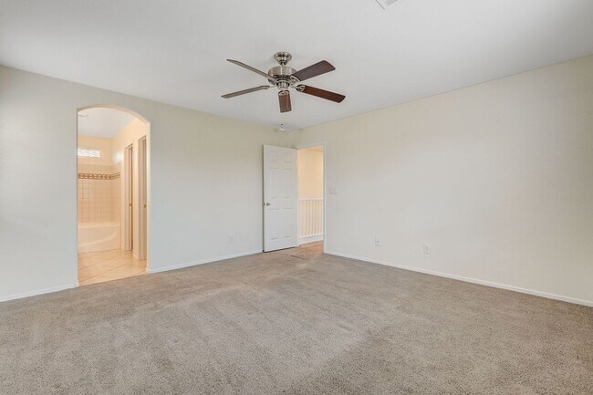 Building Photo - *MOUNTAINS EDGE 3 BED 2.5 BATH * COMMUNITY POOL, FITNESS CENTER, AND SPA *