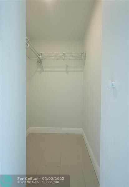 Building Photo - 207 SE 10th Ter