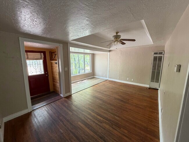 Building Photo - 683 N Washington Blvd