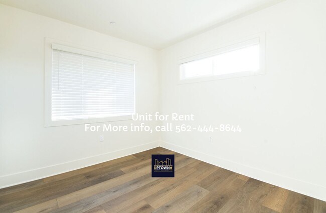 Building Photo - Townhome - 3 Bedrooms-2.0 Baths - Cudahy