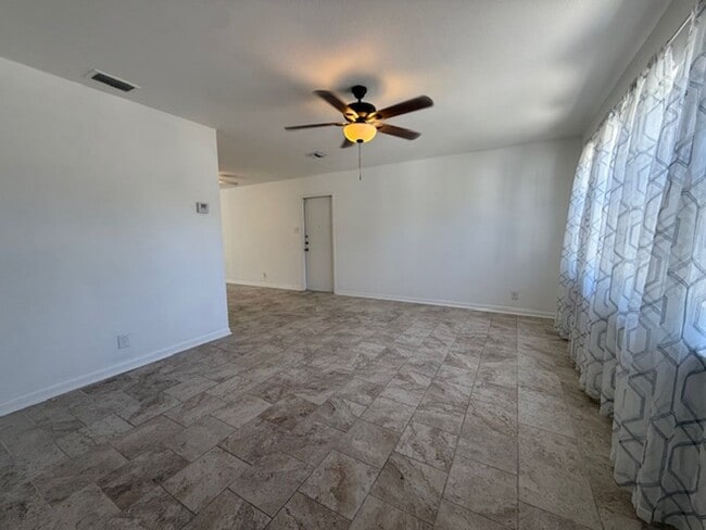 Building Photo - Huge Yard Front and Back over .39 acres 4 ...