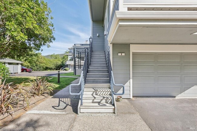 Building Photo - 9 Gable Ct