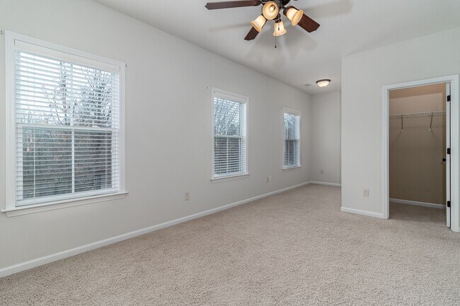 Building Photo - Lovely Riverwood Home