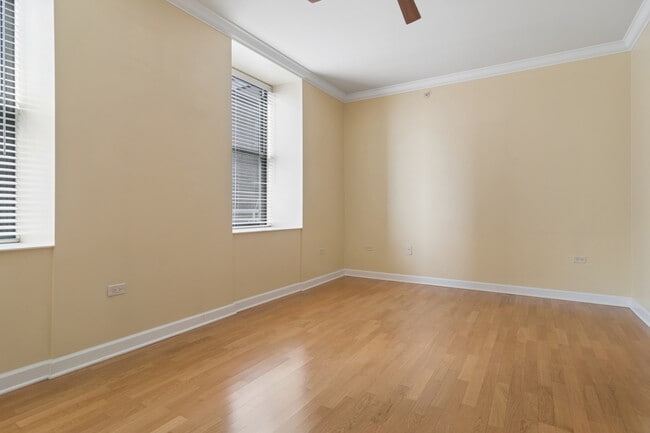 Building Photo - 310 S Michigan Ave