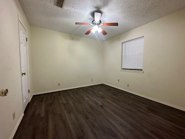 Building Photo - BRO314-316