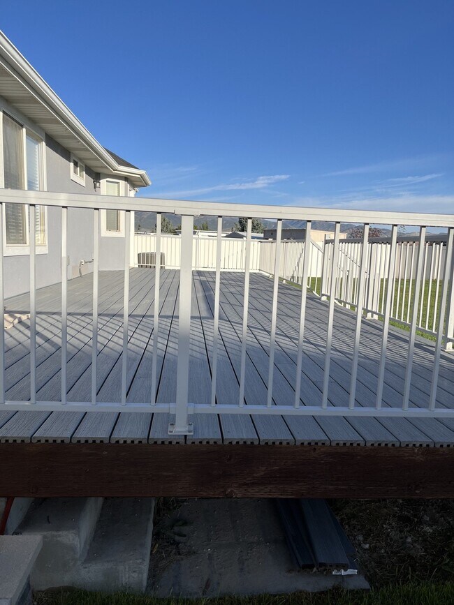 Building Photo - 1517 Falcon Ln