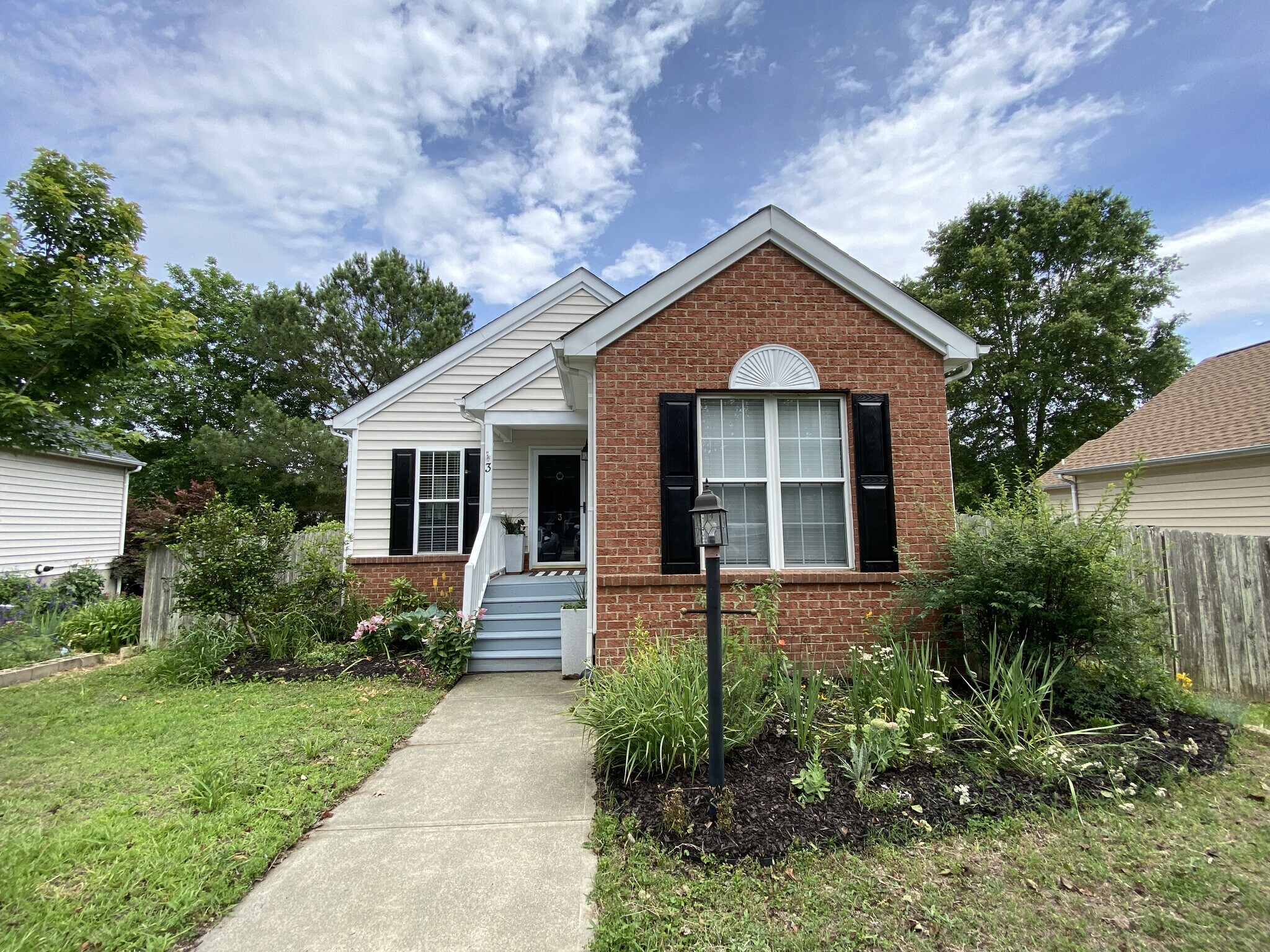 Building Photo - 3 Forest Creek Dr