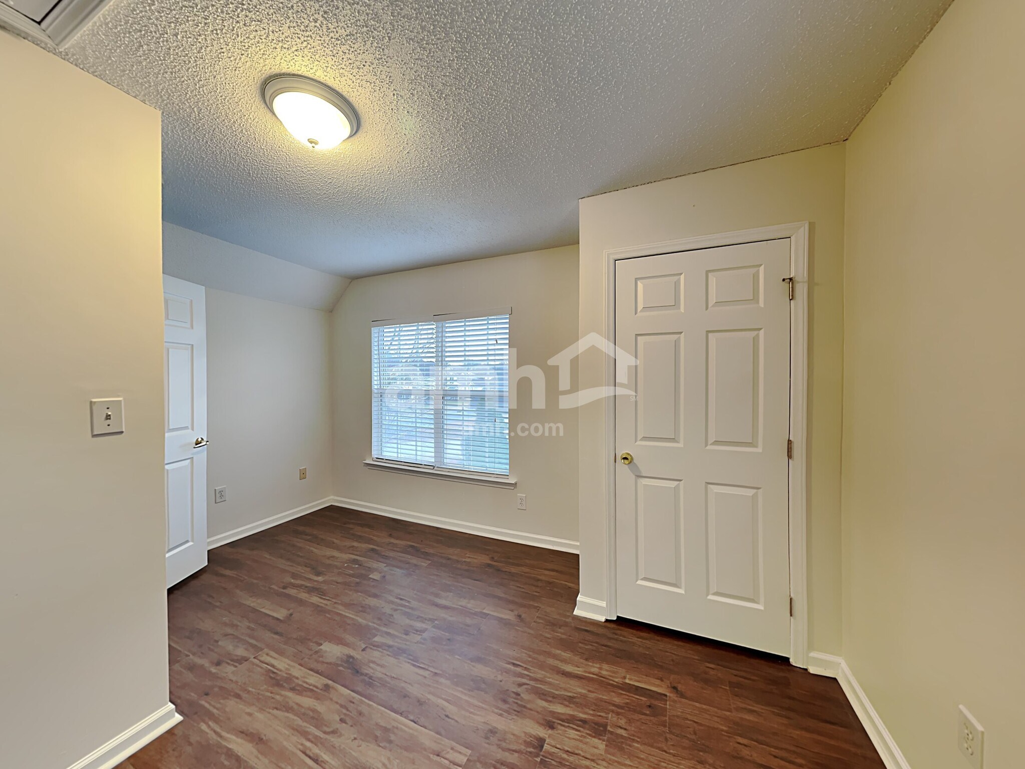 Building Photo - 10126 Illoria Dr