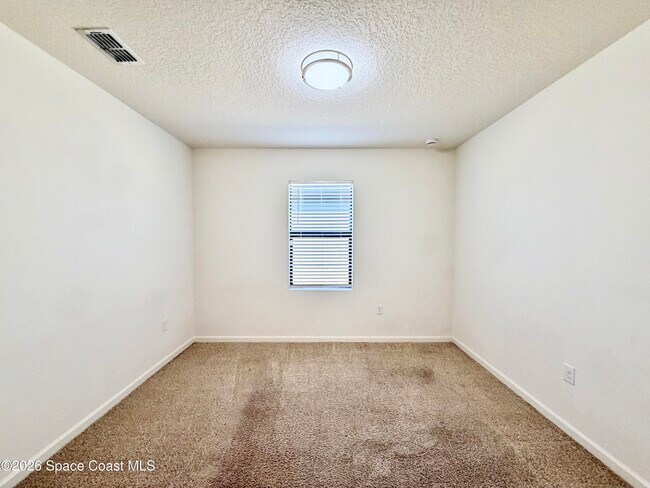 Building Photo - 388 Coyote Dr