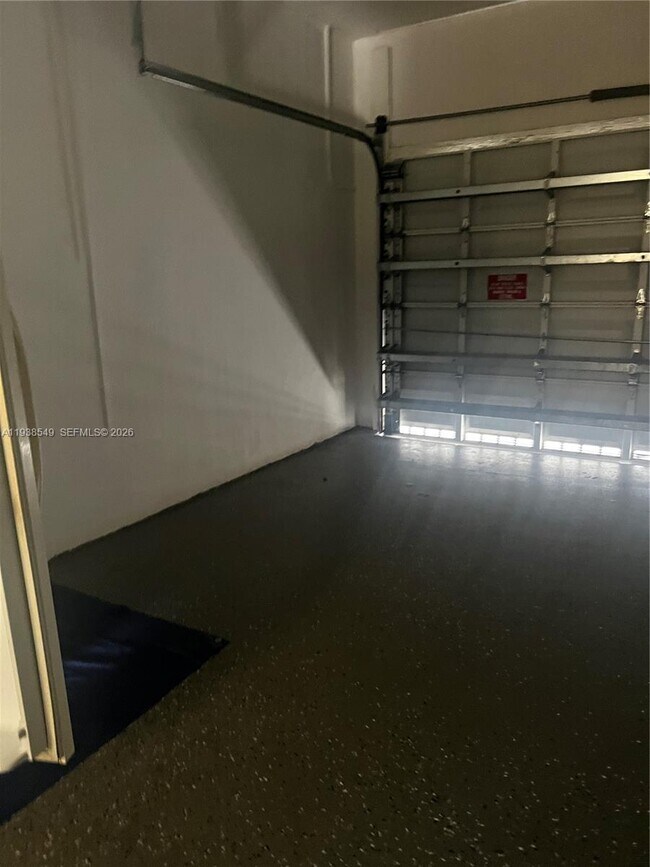 Building Photo - 1304 SE 7th Ct