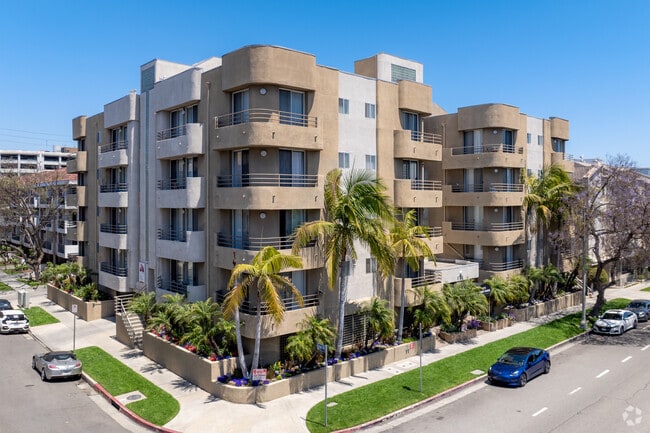 Building Photo - 8715 Burton Way - Urban Feel Charming 2 bed 2 bath