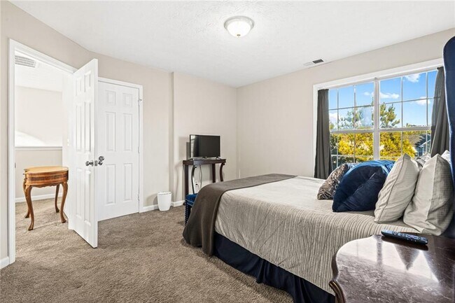 Building Photo - 2034 Locksley Terrace