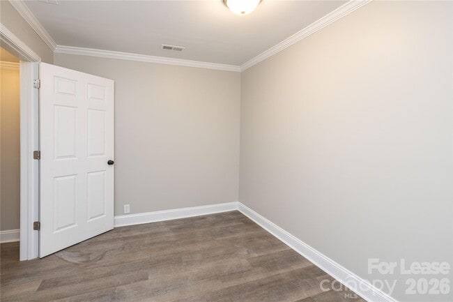 Building Photo - 627 Colston St