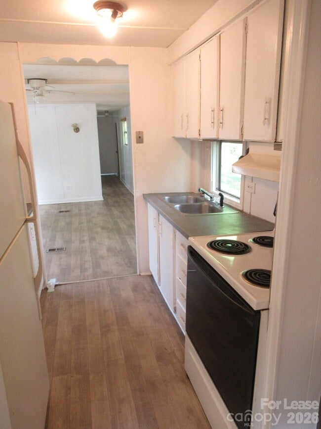 Building Photo - 6682 E North Carolina 150 Hwy