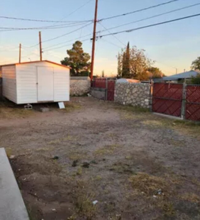 Building Photo - 1 BEDROOM 1 BATHROOM HOME IN CENTRAL EL PASO