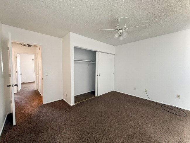 Building Photo - 2 Bedroom Yucca Valley Home