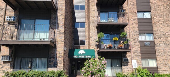 Primary Photo - 8901 N Western Ave