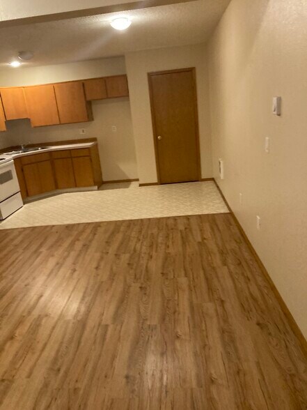 Building Photo - 104 Mill St