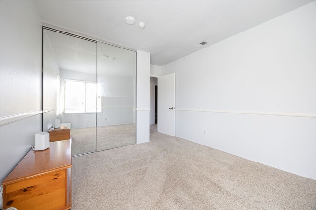 Building Photo - Cozy 3-Bedroom Home Just Walking Distance ...