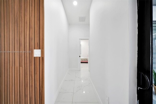 Building Photo - 1550 SW 89th Ct