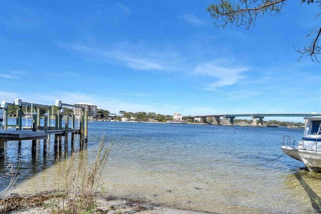 Building Photo - 317 Bream Ave