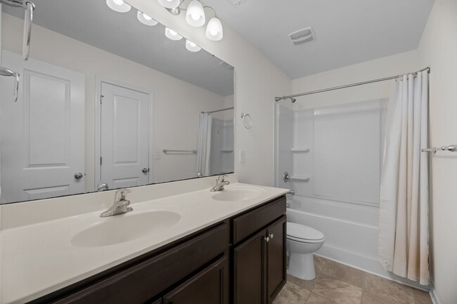 Building Photo - Lake View Four Bedroom 2.5 Bath Home