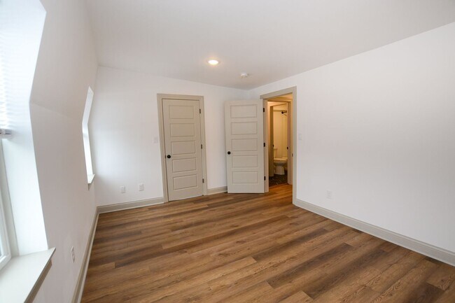 Building Photo - 3611 Newton Ave