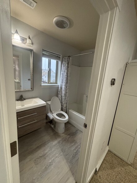 Building Photo - 845 NE 109th Ct