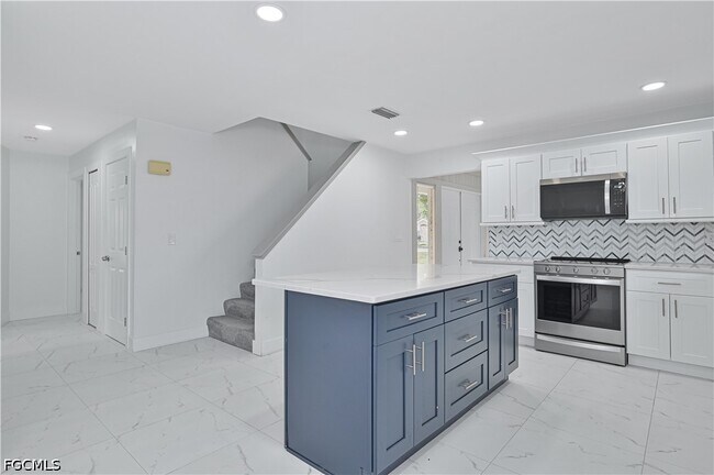 Building Photo - 17337 Phlox Dr