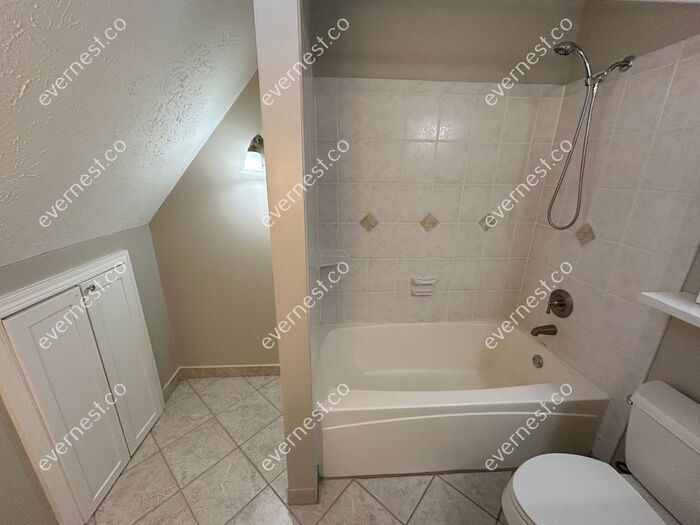 Building Photo - 2771 Skyland Dr NE