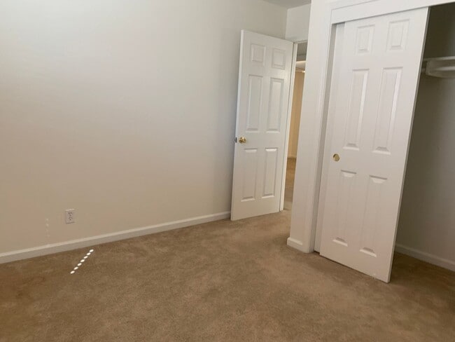 Building Photo - 3 bedroom 2 bath home with HUGE yard in Orangevale