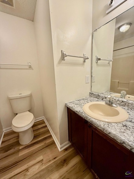 Building Photo - 126 Kensington Cir