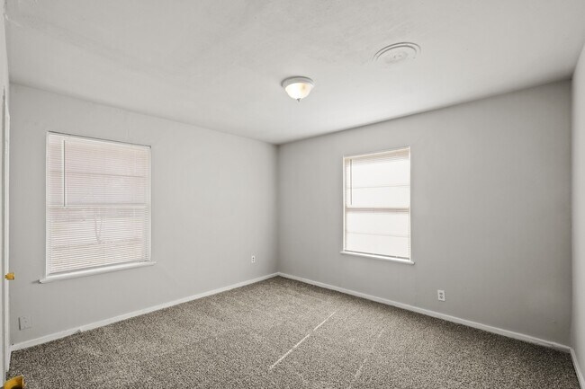 Building Photo - 8118 Panay Dr