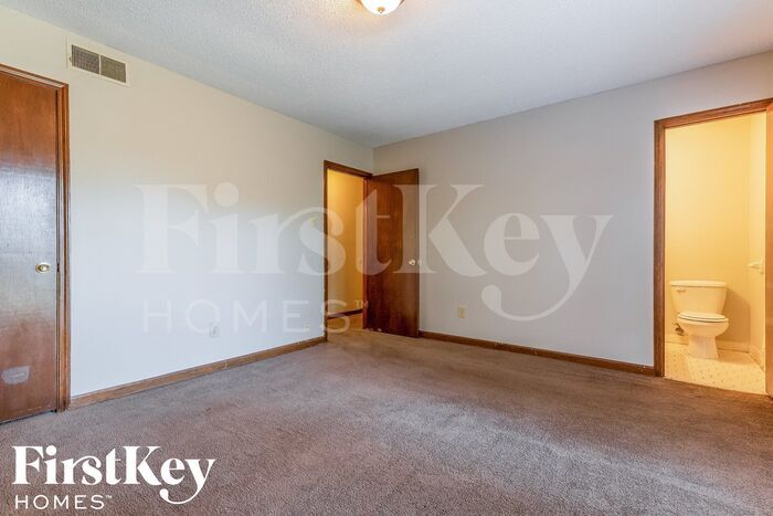 Building Photo - 5982 Rosewind Cir W