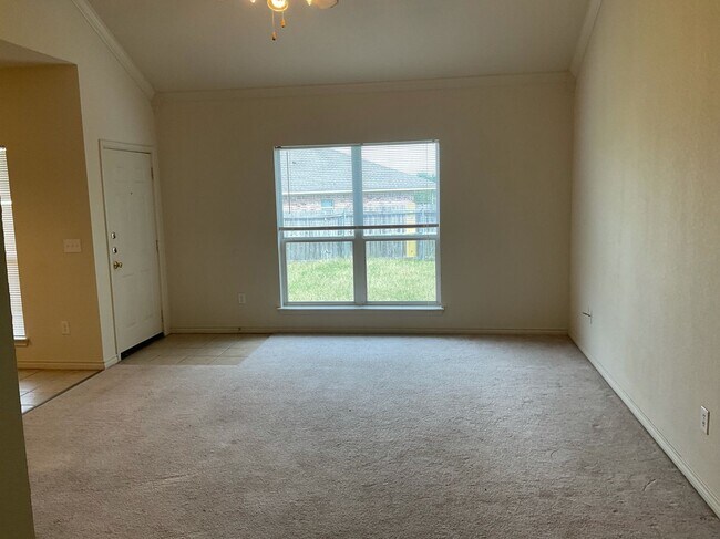 Building Photo - 800-804 Quarter Horse Trail