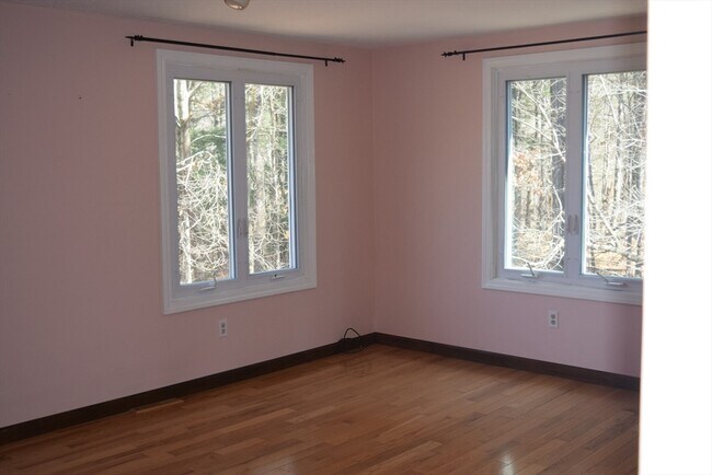 Building Photo - 11 Hilltop Ln