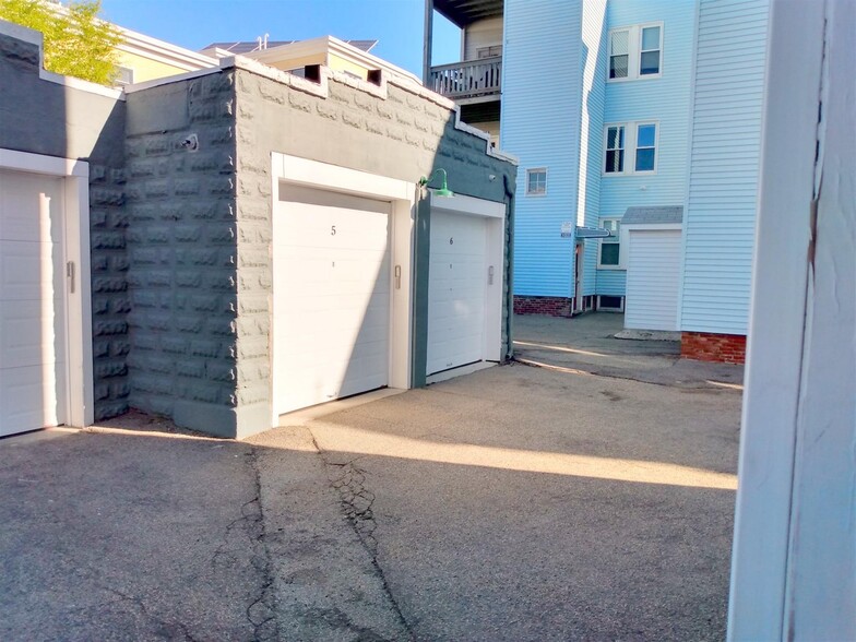 Building Photo - 389 Columbia St