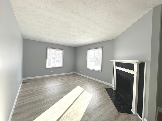 Building Photo - 1410 Beverly Ln