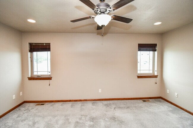 Building Photo - 8413 W 53rd St