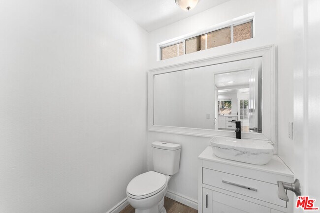 Building Photo - 37105 Zinnia St