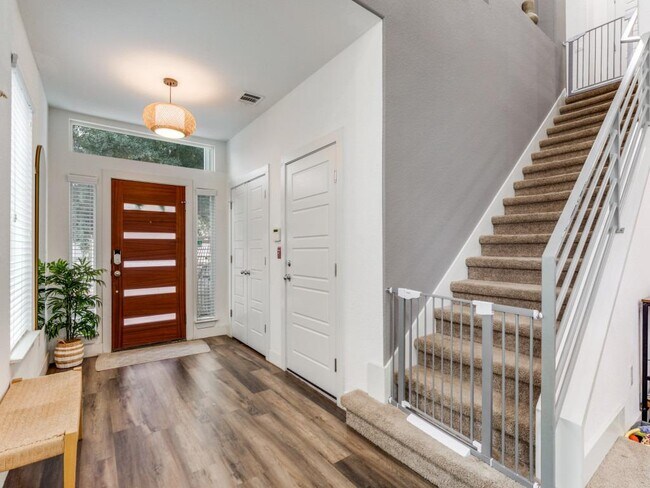 Building Photo - 2204 Montague St