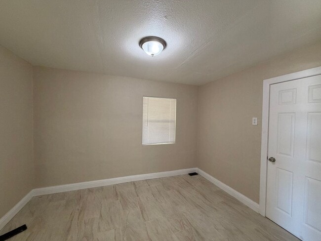 Building Photo - Updated w/wrap around Porch!