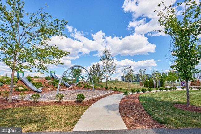 Building Photo - 22405 Claude Moore Dr