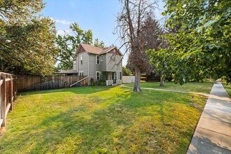 Building Photo - 4 Bed, 4 Bath on .62/acre! Close to BSU!