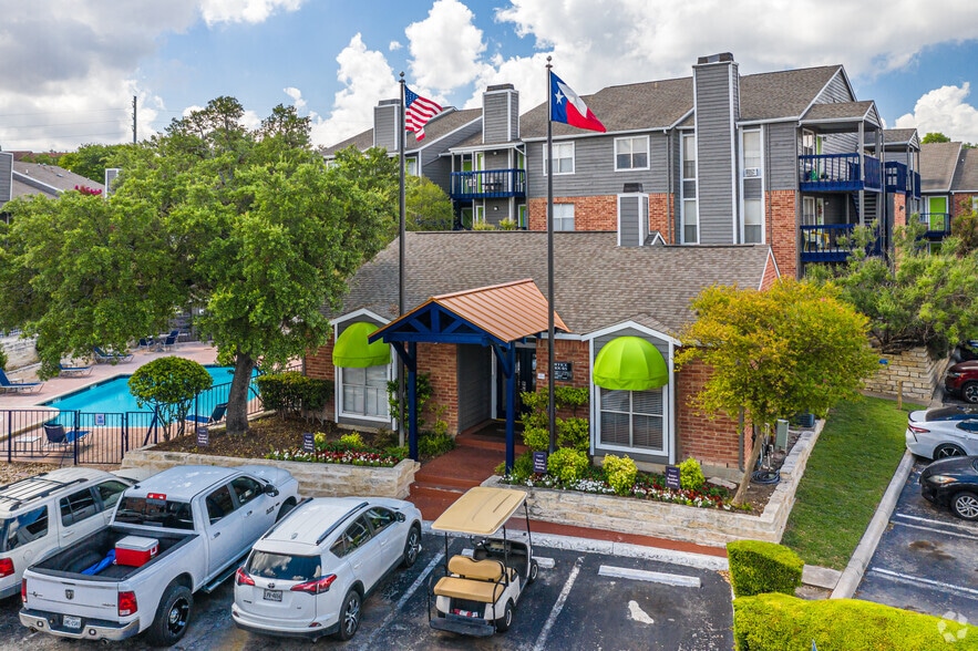 Primary Photo - Oaks of Northgate Apartment Homes