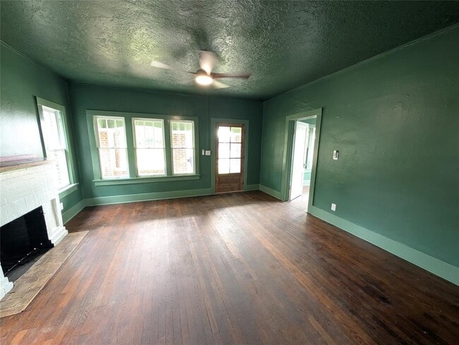 Building Photo - 216 N University Blvd